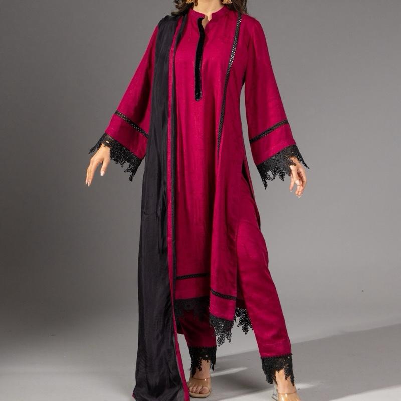 Maroon Self Design Linen Three Piece Suit, Black Contrasting Dupatta with LaceWork, Casual Womenswear Comfortable