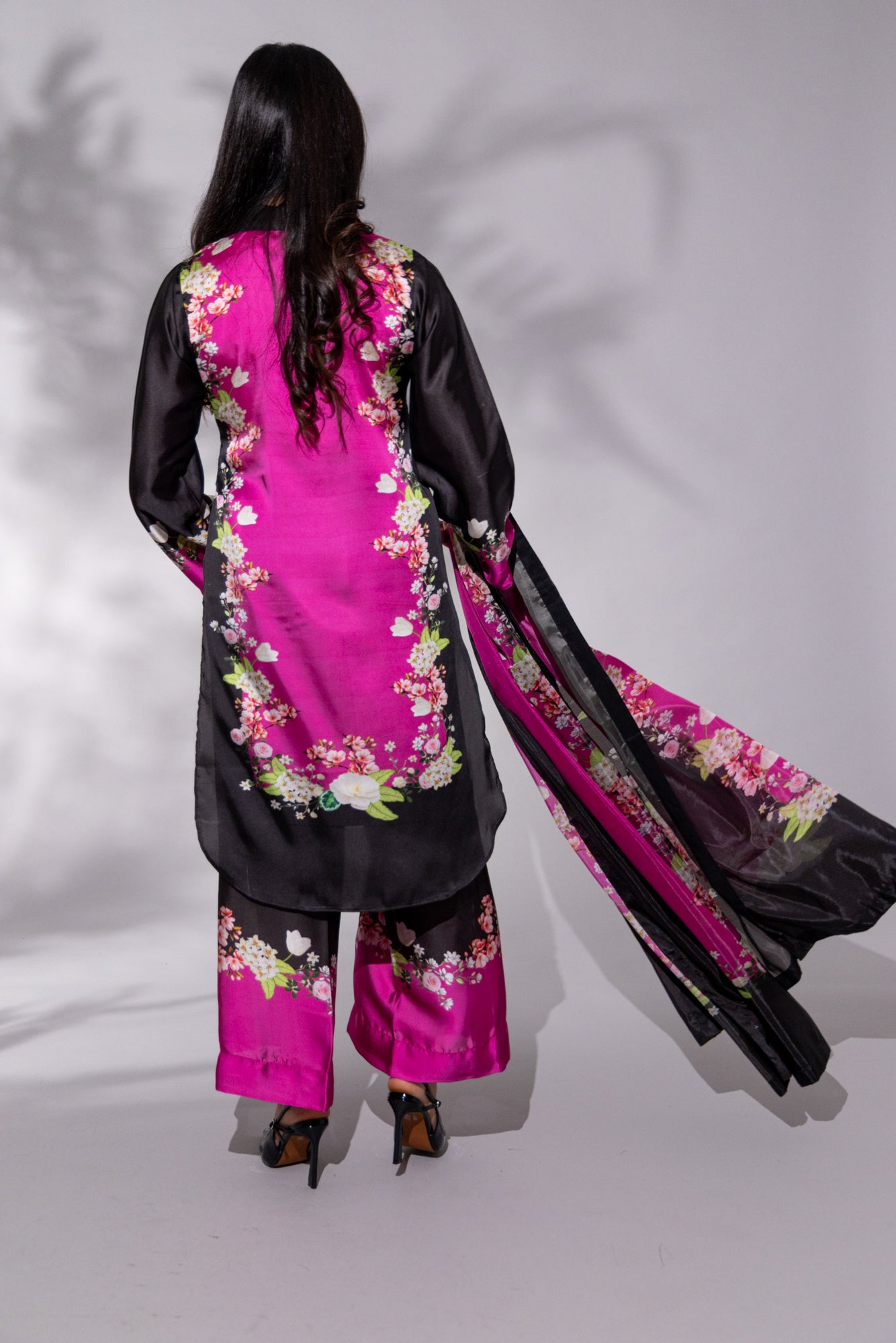 Budget Line - Black & Pink