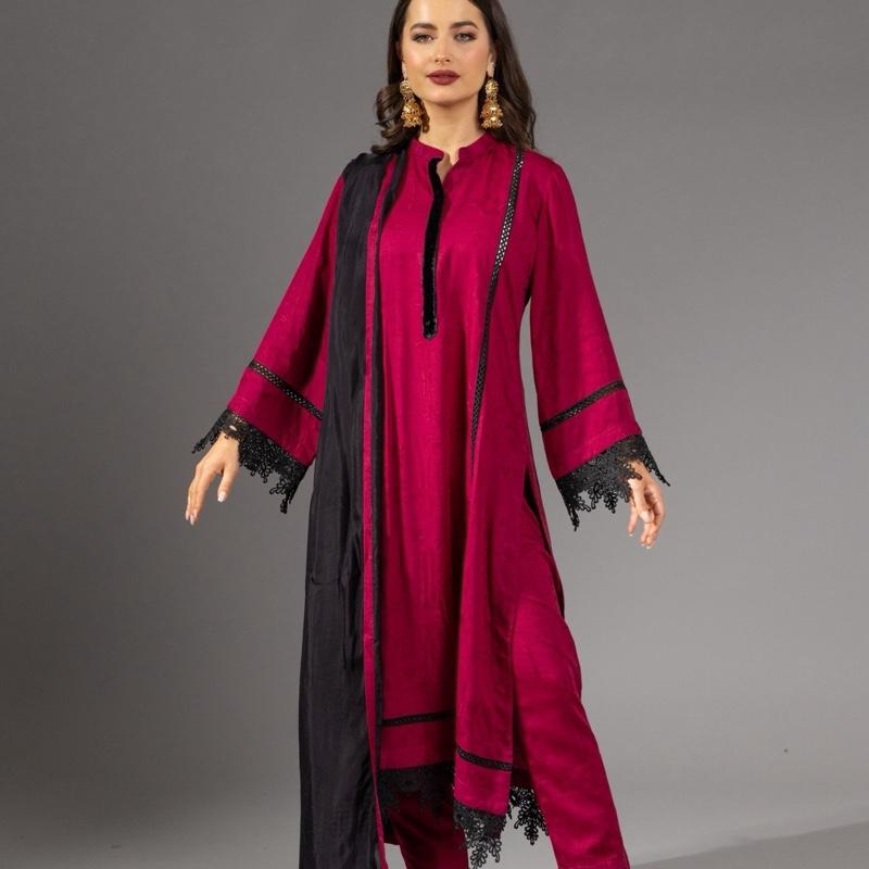 Maroon Self Design Linen Three Piece Suit, Black Contrasting Dupatta with LaceWork, Casual Womenswear Comfortable