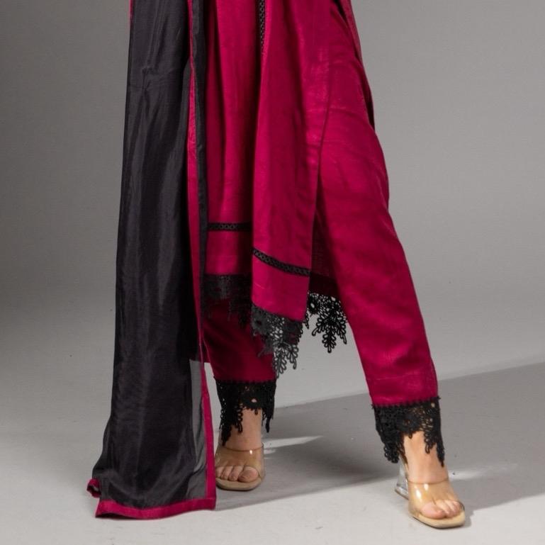 Maroon Self Design Linen Three Piece Suit, Black Contrasting Dupatta with LaceWork, Casual Womenswear Comfortable